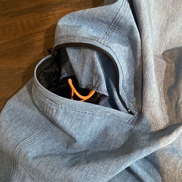 Burnside Board Shorts - Size 30 - Picture 5 of 7